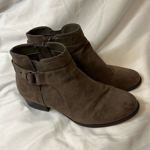 Unisa women’s booties zip‎ up size 9W - Picture 1 of 7